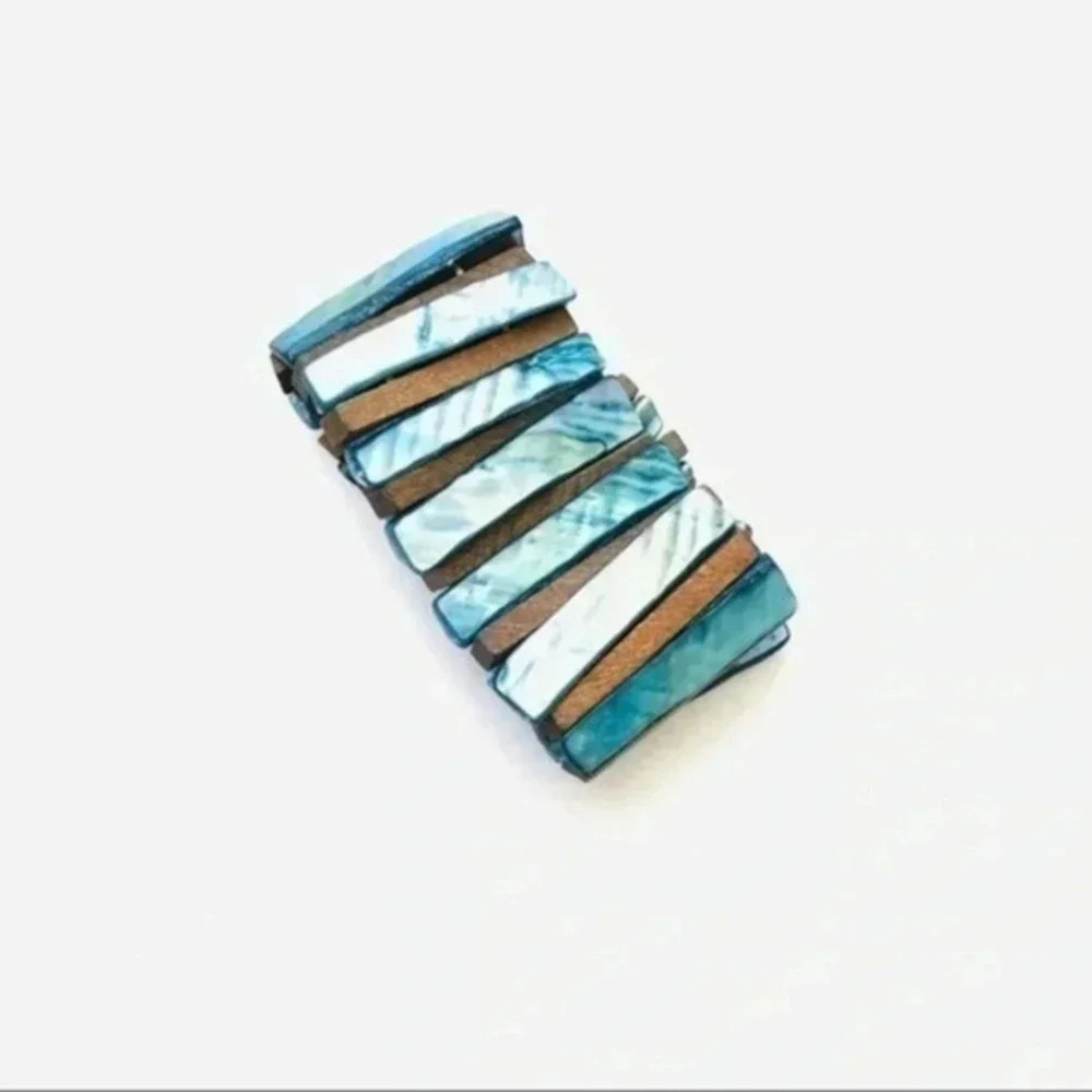 Fashion bracelet-blueish and wooden combo
